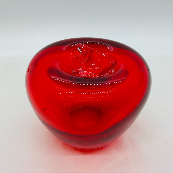 Vintage Hand Blown Art Glass Red Apple 3" Paperweight Figurine. - Picture 1 of 5